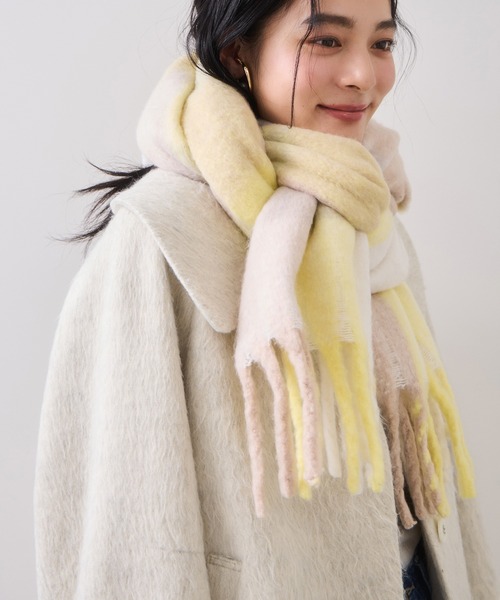 VIS（ビス）の「ふわふわフリンジチェックマフラー/静電気防止（マフラー・レディース・チャコールグレー/イエロー系その他2/ブラウン系その他3/ブルー系その他4・FREE）」の8枚目の写真