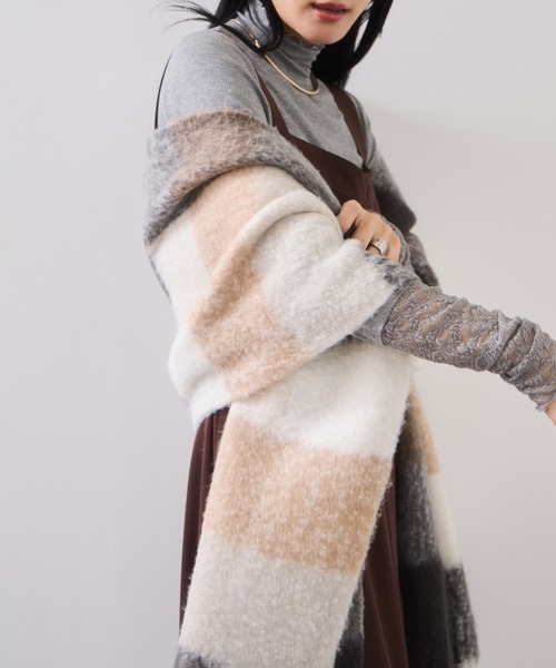 VIS（ビス）の「ふわふわフリンジチェックマフラー/静電気防止（マフラー・レディース・チャコールグレー/イエロー系その他2/ブラウン系その他3/ブルー系その他4・FREE）」の13枚目の写真