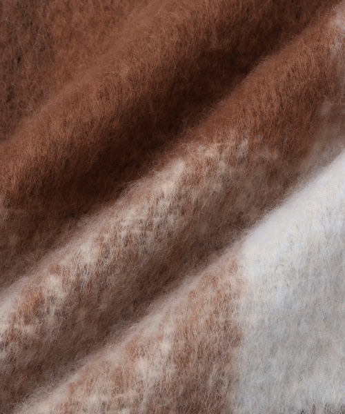 VIS（ビス）の「ふわふわフリンジチェックマフラー/静電気防止（マフラー・レディース・チャコールグレー/イエロー系その他2/ブラウン系その他3/ブルー系その他4・FREE）」の16枚目の写真