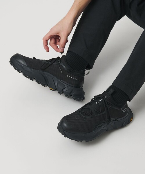 OAKLEY(オークリー)の「<OAKLEY>LIGHT SHIELD スニーカー(スニーカー・メンズ・ブラック・8/9/10)」の2枚目の写真