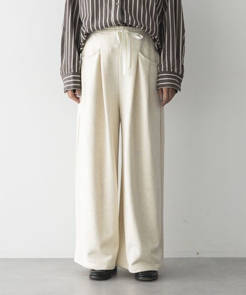 GARAGE OF GOOD CLOTHING（ガレージオブグッドクロージング）の「【日本製】裏毛２タックバレルパンツ（その他パンツ・レディース・ベージュ系その他2/ライトカーキ/杢グレー・FREE）」の2枚目の写真