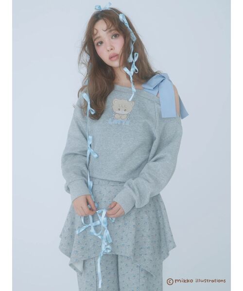 CALNAMUR（カルナムール）の「【mikkoコラボ】ワンショルダーリボンプルオーバー（スウェット・レディース・ピンク/オフホワイト/グレー・FREE）」の2枚目の写真