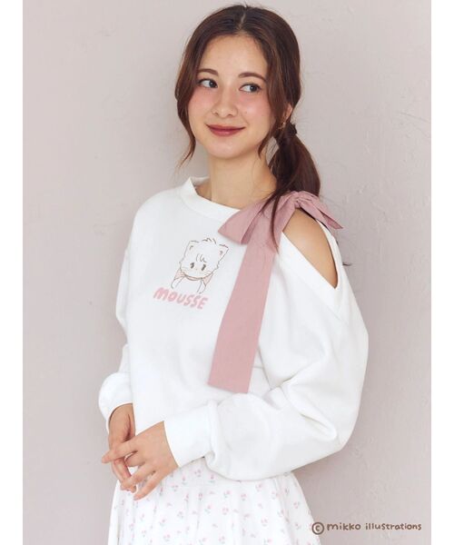 CALNAMUR（カルナムール）の「【mikkoコラボ】ワンショルダーリボンプルオーバー（スウェット・レディース・ピンク/オフホワイト/グレー・FREE）」の5枚目の写真