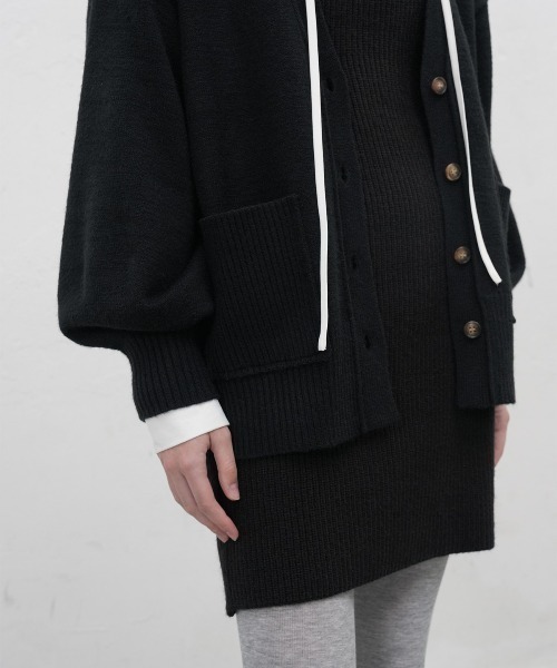 GENERAL IDEA(ジェネラルアイデア)の「【GENERAL IDEA】バルーンスリーブルーズカーディガン / BALLOON SLEEVE LOOSE FIT CARDIGAN(カーディガン/ボレロ・レディース・ブラック/チャコール・L/M/S)」の4枚目の写真