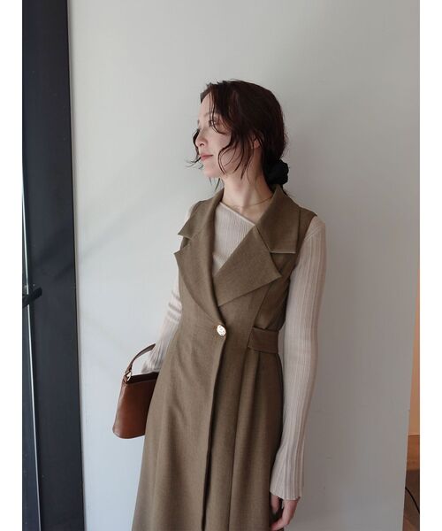 LAGUNAMOON（ラグナムーン）の「メタルボタンテーラードジャンパースカート（ワンピース・レディース・ブラウン/ライトグレー/ブラック/ベージュ/チャコールグレー/ネイビー・MEDIUM/SMALL）」の18枚目の写真