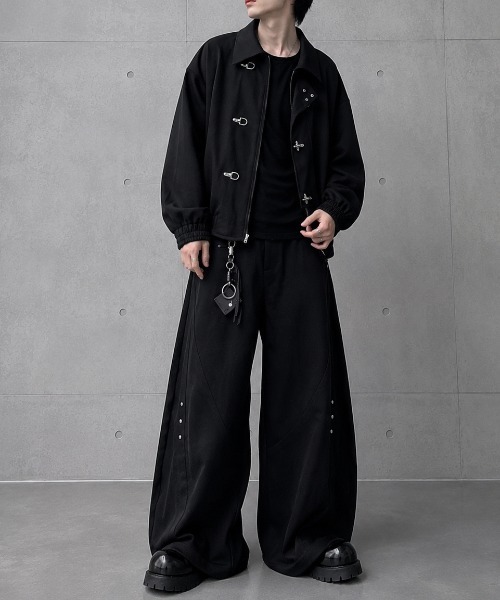 SHIBUYA Zy.(シブヤジー)の「LOCKDOWNファイヤーマンバックル付ジャケット(ブルゾン・メンズ・ブラック・M/L/XL)」の3枚目の写真