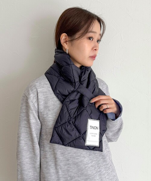TAION（タイオン）の「【TAION/タイオン】CITYダウンスカーフ（ストール/ショール・レディース・ベージュ/ネイビー/ブラック/アイボリー・FREE）」の4枚目の写真