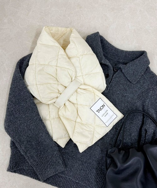 TAION（タイオン）の「【TAION/タイオン】CITYダウンスカーフ（ストール/ショール・レディース・ベージュ/ネイビー/ブラック/アイボリー・FREE）」の2枚目の写真