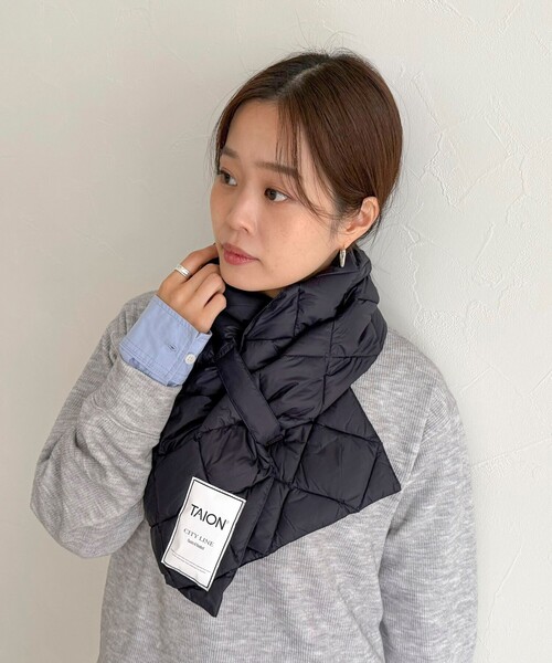 TAION（タイオン）の「【TAION/タイオン】CITYダウンスカーフ（ストール/ショール・レディース・ベージュ/ネイビー/ブラック/アイボリー・FREE）」の8枚目の写真