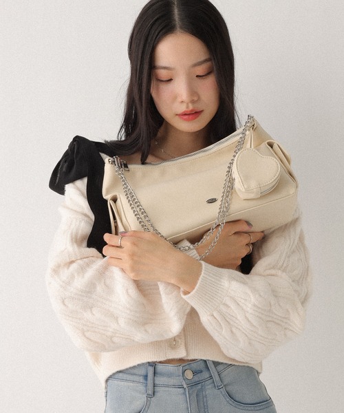 Heather（ヘザー）の「チャーム付きWポケットBAG　613979（ショルダーバッグ・レディース・アイボリー/ブラック/ベージュ/ピンク・ONE SIZE）」の2枚目の写真