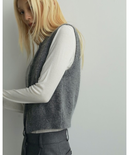 Crewneck Botton Vest（ベスト）｜anuke（アンヌーク）のファッション