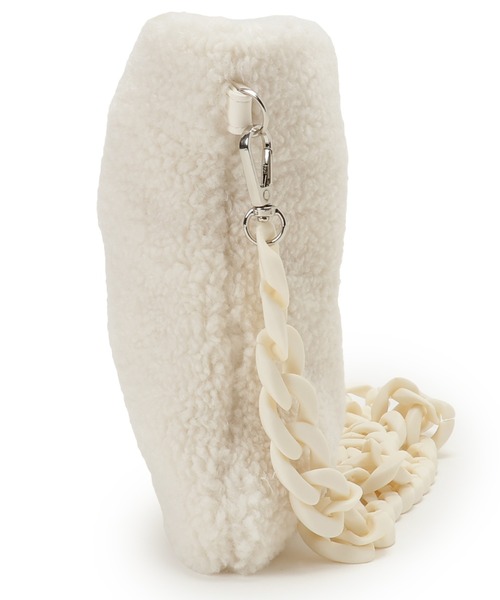 sue UNDERCOVER ファー　ショルダー　ボディバック DESIREE Fur Bag ショルダーバッグ | GUESS(ゲス) JAPAN 公式