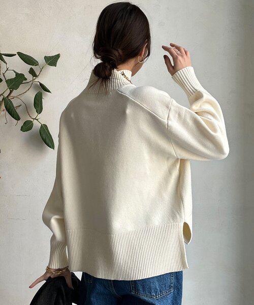 DouDou(ドゥドゥ)の「【WEB限定】サイドスリットタートルプルーバー(ニット/セーター・レディース・レッド/オフホワイト/ブルー/ブラック・FREE)」の12枚目の写真