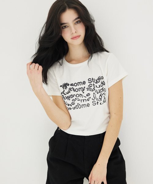 AWESOME STUDIO(オーサムスタジオ)の「ウェーブレタリングクロップスリム半袖Tシャツアイボリー(Tシャツ/カットソー・レディース・その他・FREE)」の2枚目の写真