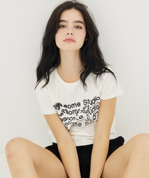 AWESOME STUDIO(オーサムスタジオ)の「ウェーブレタリングクロップスリム半袖Tシャツアイボリー(Tシャツ/カットソー・レディース・その他・FREE)」の3枚目の写真