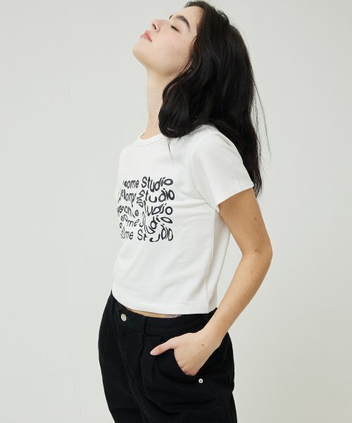 AWESOME STUDIO(オーサムスタジオ)の「ウェーブレタリングクロップスリム半袖Tシャツアイボリー(Tシャツ/カットソー・レディース・その他・FREE)」の4枚目の写真