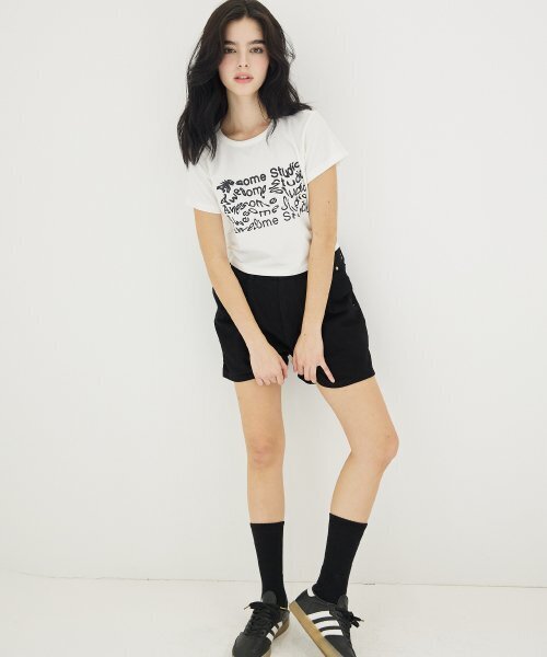 AWESOME STUDIO(オーサムスタジオ)の「ウェーブレタリングクロップスリム半袖Tシャツアイボリー(Tシャツ/カットソー・レディース・その他・FREE)」の6枚目の写真