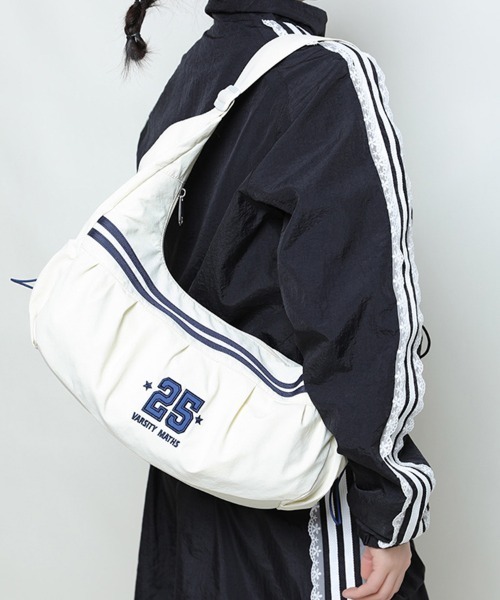 ReRe（リリ）の「ロゴデザインショルダーバッグ（ショルダーバッグ・レディース・カーキ/オフホワイト/レッド/ブラック・FREE）」の2枚目の写真