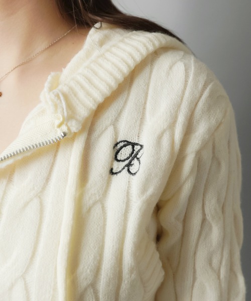 SPINNS（スピンズ）の「“今年これが正解”☆万能ジップニットパーカー/ワンポイント刺繍（パーカー・レディース・オフホワイト/グレー/ピンク/ブラック・ONESIZE）」の22枚目の写真
