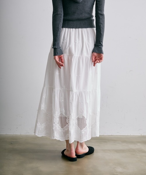 Trish（トリッシュ）の「レース刺繍ティアードロングスカート（スカート・レディース・ホワイト/ブラック・FREE）」の8枚目の写真