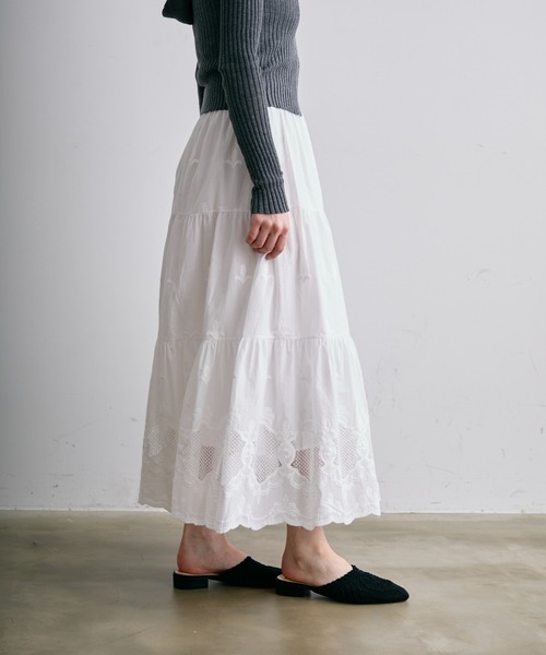 Trish（トリッシュ）の「レース刺繍ティアードロングスカート（スカート・レディース・ホワイト/ブラック・FREE）」の9枚目の写真
