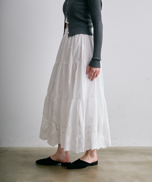 Trish（トリッシュ）の「レース刺繍ティアードロングスカート（スカート・レディース・ホワイト/ブラック・FREE）」の6枚目の写真