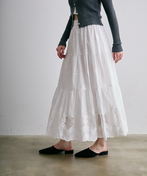 Trish（トリッシュ）の「レース刺繍ティアードロングスカート（スカート・レディース・ホワイト/ブラック・FREE）」の5枚目の写真