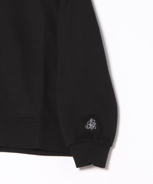 BELLUNA PLUS(ベルーナ)の「袖ワンポイント刺しゅう裏毛プルオーバー(Tシャツ/カットソー・レディース・エメラルド/ブラック/イエロー/オートミール/ピンク・MEDIUM/LARGE/X-LARGE)」の6枚目の写真