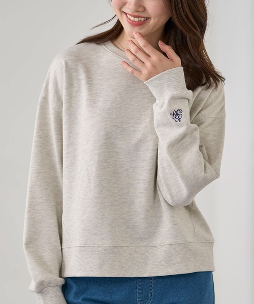 BELLUNA PLUS(ベルーナ)の「袖ワンポイント刺しゅう裏毛プルオーバー(Tシャツ/カットソー・レディース・エメラルド/ブラック/イエロー/オートミール/ピンク・MEDIUM/LARGE/X-LARGE)」の3枚目の写真