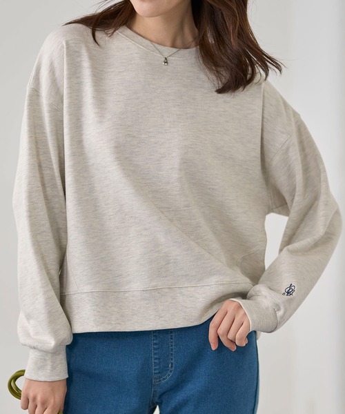 BELLUNA PLUS(ベルーナ)の「袖ワンポイント刺しゅう裏毛プルオーバー(Tシャツ/カットソー・レディース・エメラルド/ブラック/イエロー/オートミール/ピンク・MEDIUM/LARGE/X-LARGE)」の11枚目の写真