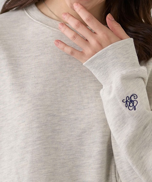 BELLUNA PLUS(ベルーナ)の「袖ワンポイント刺しゅう裏毛プルオーバー(Tシャツ/カットソー・レディース・エメラルド/ブラック/イエロー/オートミール/ピンク・MEDIUM/LARGE/X-LARGE)」の10枚目の写真