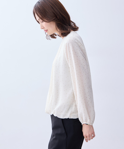 A/C DESIGN BY ALPHA CUBIC(エーシーデザインバイアルファキュービック)の「プリーツシフォンブラウス【無地・ドット柄】(Tシャツ/カットソー・レディース・オフホワイト/ピンク/ネイビー・M/L/LL/3L)」の7枚目の写真