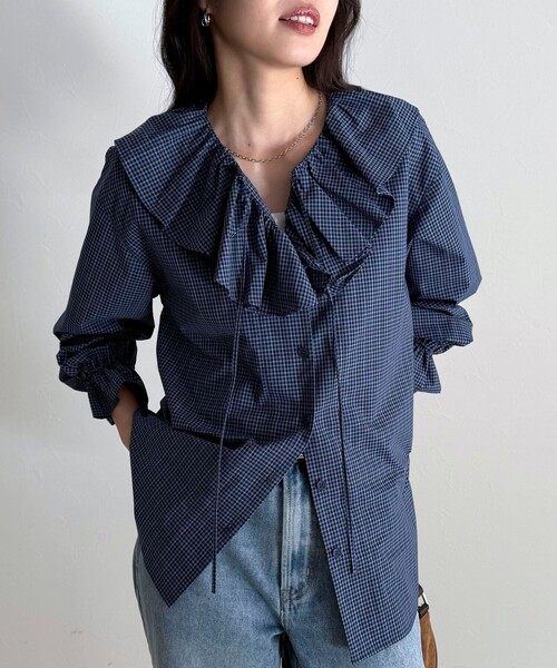 fredy emue（フレディエミュ）の「チェックフリルカラーブラウス（シャツ/ブラウス・レディース・ブルー系その他/ブラック系その他・38）」の2枚目の写真