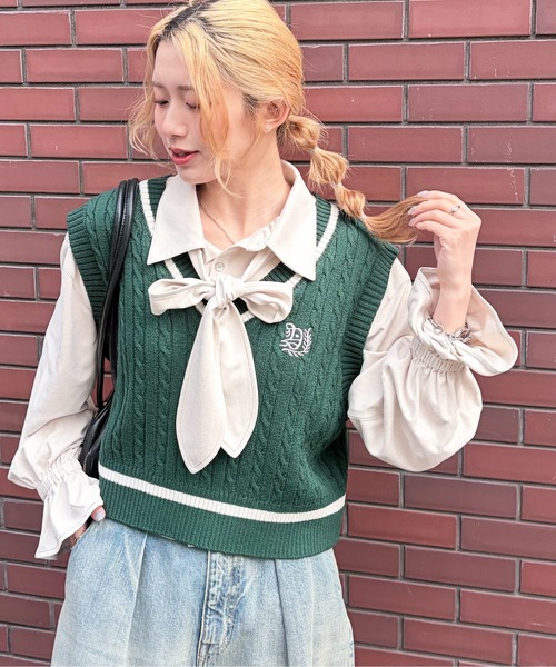 DOUBLE NAME（ダブルネーム）の「ワンポイント刺しゅうラインニットベスト（ニット/セーター・レディース・オフホワイト/グリーン/ブラック系その他・FREE）」の3枚目の写真