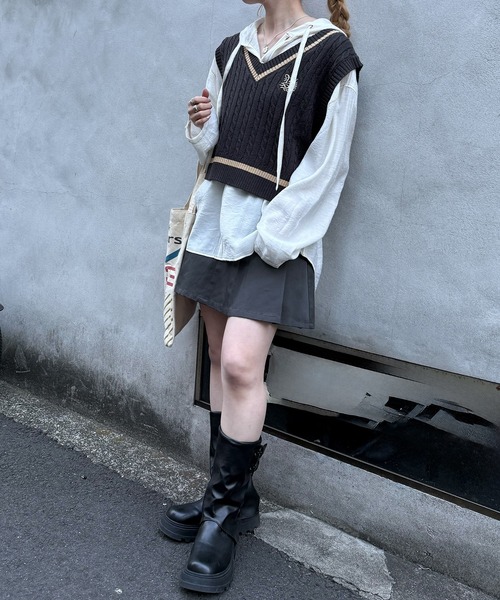 DOUBLE NAME（ダブルネーム）の「ワンポイント刺しゅうラインニットベスト（ニット/セーター・レディース・オフホワイト/グリーン/ブラック系その他・FREE）」の8枚目の写真