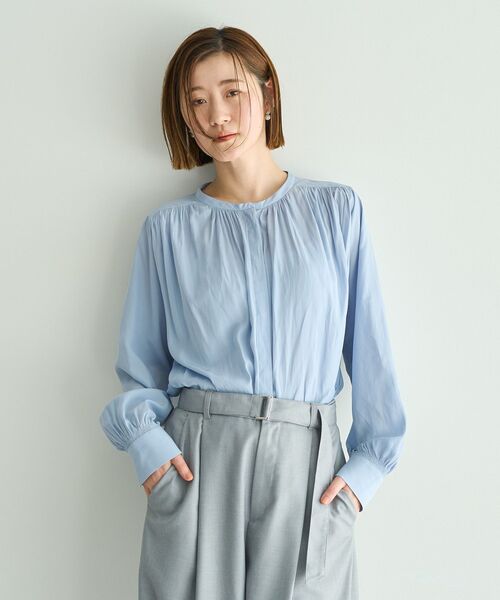 YECCA VECCA(イェッカヴェッカ)の「ギャザーブラウス(シャツ/ブラウス・レディース・グレイッシュベージュ/ライトブルー/ベージュ/ネイビー・FREE)」の10枚目の写真