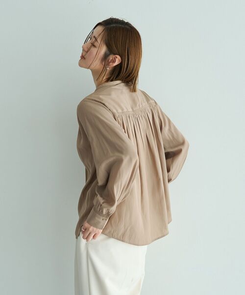 YECCA VECCA(イェッカヴェッカ)の「ギャザーブラウス(シャツ/ブラウス・レディース・グレイッシュベージュ/ライトブルー/ベージュ/ネイビー・FREE)」の20枚目の写真