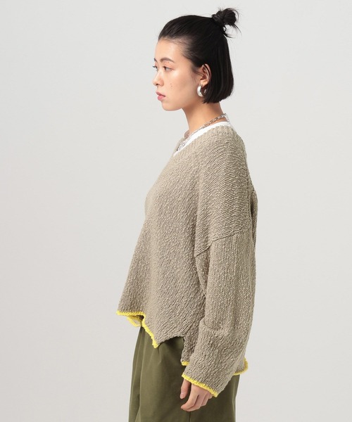 BAYFLOW（ベイフロー）の「[春まで着られる]カラーヘムVネックニットプルオーバー（ニット/セーター・レディース・ネイビー/グレイッシュベージュ/オフホワイト・FREE）」の8枚目の写真