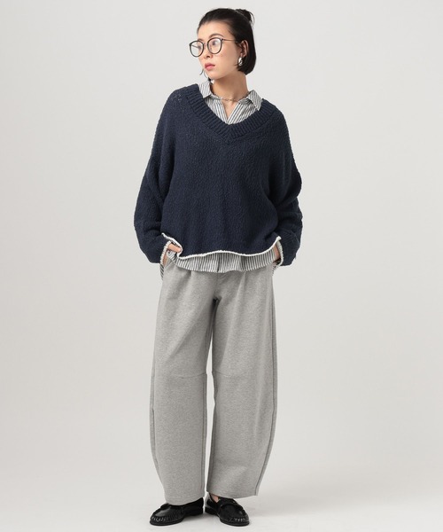 BAYFLOW（ベイフロー）の「[春まで着られる]カラーヘムVネックニットプルオーバー（ニット/セーター・レディース・ネイビー/グレイッシュベージュ/オフホワイト・FREE）」の6枚目の写真