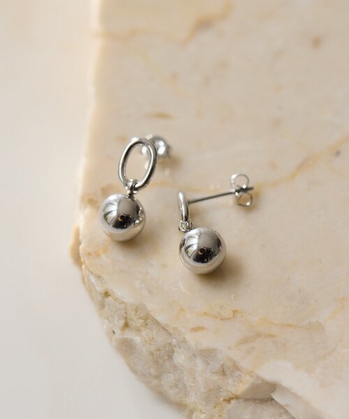 ear PAPILLONNER(イアパピヨネ)の「《金属アレルギー対応/ステンレス》リング×ボールピアス(ピアス(両耳用)・レディース・シルバー/ゴールド・FREE)」の3枚目の写真