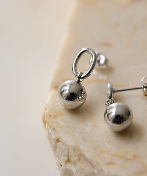 ear PAPILLONNER(イアパピヨネ)の「《金属アレルギー対応/ステンレス》リング×ボールピアス(ピアス(両耳用)・レディース・シルバー/ゴールド・FREE)」の4枚目の写真