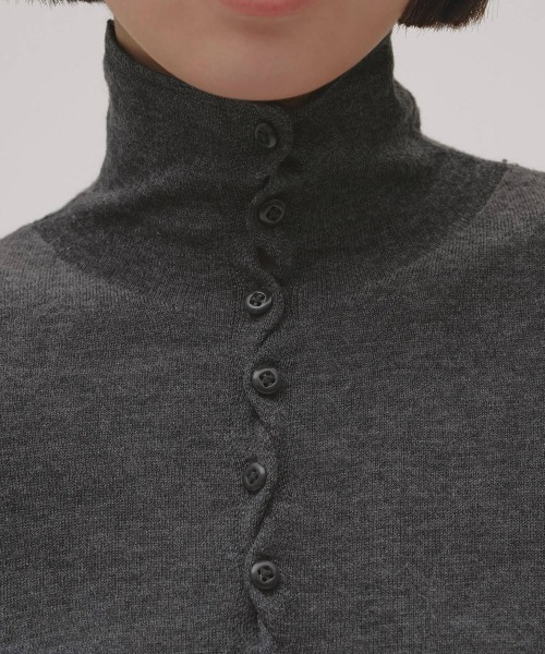 TODAYFUL(トゥデイフル)の「【TODAYFUL/トゥデイフル】Turtleneck Button Knit/タートルネックボタンニット(ニット/セーター・レディース・チャコールグレー/ブラック/ブラウン・FREE)」の9枚目の写真