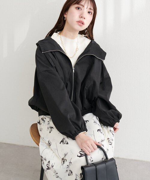 natural couture（ナチュラルクチュール）の「フード付きショートマンパ（マウンテンパーカー・レディース・ブラック/カーキ/グレイッシュベージュ/アイボリー・FREE）」の3枚目の写真