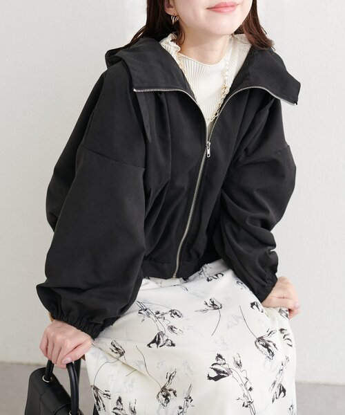 natural couture（ナチュラルクチュール）の「フード付きショートマンパ（マウンテンパーカー・レディース・ブラック/カーキ/グレイッシュベージュ/アイボリー・FREE）」の8枚目の写真