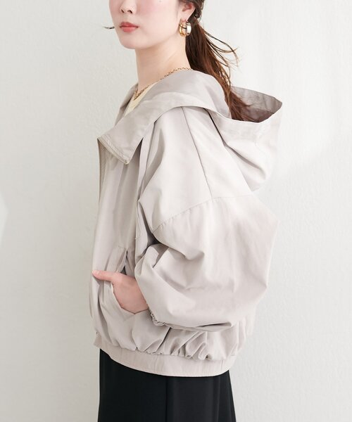 natural couture（ナチュラルクチュール）の「フード付きショートマンパ（マウンテンパーカー・レディース・ブラック/カーキ/グレイッシュベージュ/アイボリー・FREE）」の7枚目の写真