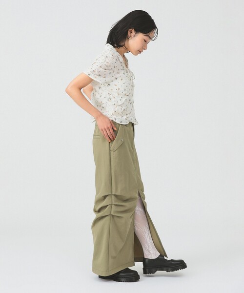 Ray BEAMS（レイビームス）の「フラワー プリント シャーリング シャツ（シャツ/ブラウス・レディース・オフホワイト/ブラック・ONE SIZE）」の4枚目の写真