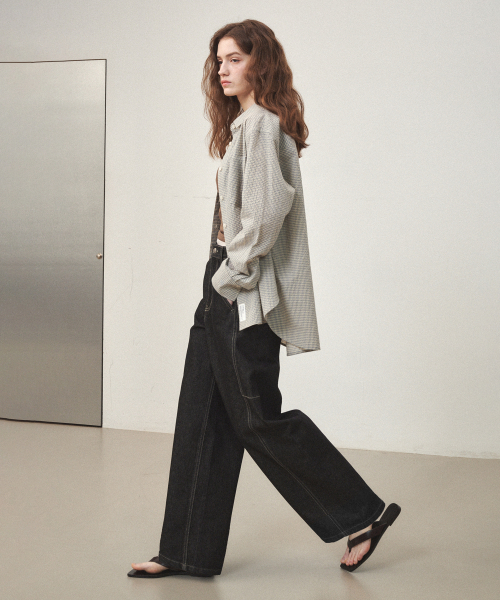 OSTKAKA（オストカーカ）の「カーブデニムパンツ ブラック（デニムパンツ・レディース・その他・SMALL/MEDIUM/LARGE/X-SMALL）」の2枚目の写真
