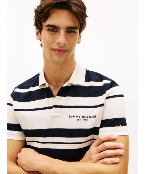 TOMMY HILFIGER（トミーヒルフィガー）の「コットンピケマルチボーダーレギュラーフィットポロシャツ（ポロシャツ・メンズ・ネイビー・LARGE/X-LARGE/SMALL/MEDIUM）」の2枚目の写真