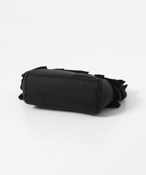 GANNI（ガニー）の「GANNI　MINI SHOPPER RUFFLE（トートバッグ・レディース・ブラック・-）」の5枚目の写真