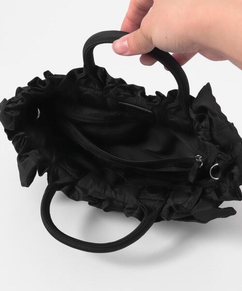 GANNI（ガニー）の「GANNI　MINI SHOPPER RUFFLE（トートバッグ・レディース・ブラック・-）」の3枚目の写真